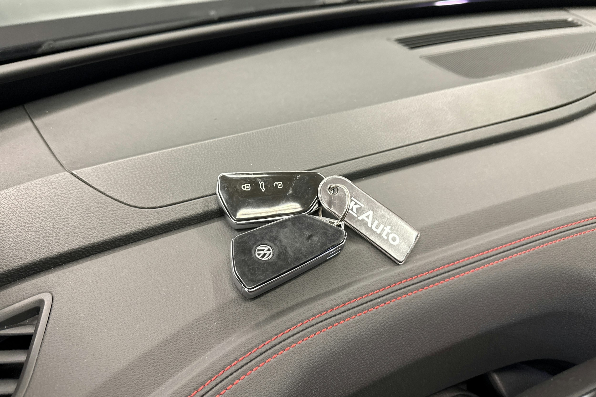 musta Volkswagen ID.4 2023 kuva 27.