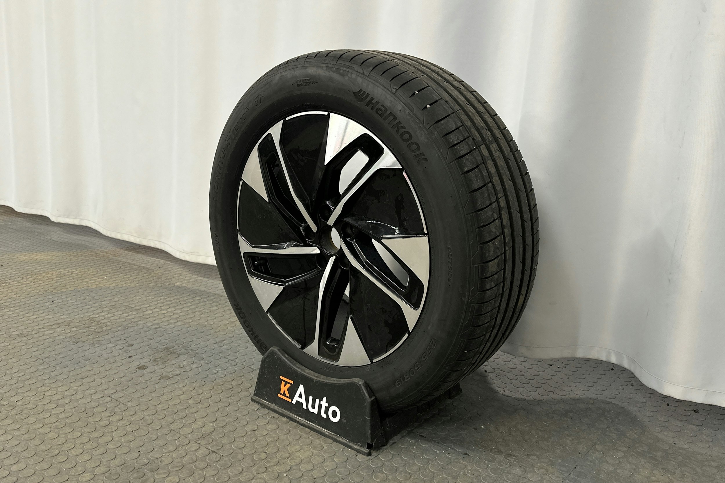 harmaa Volkswagen ID.4 2023 kuva 10.