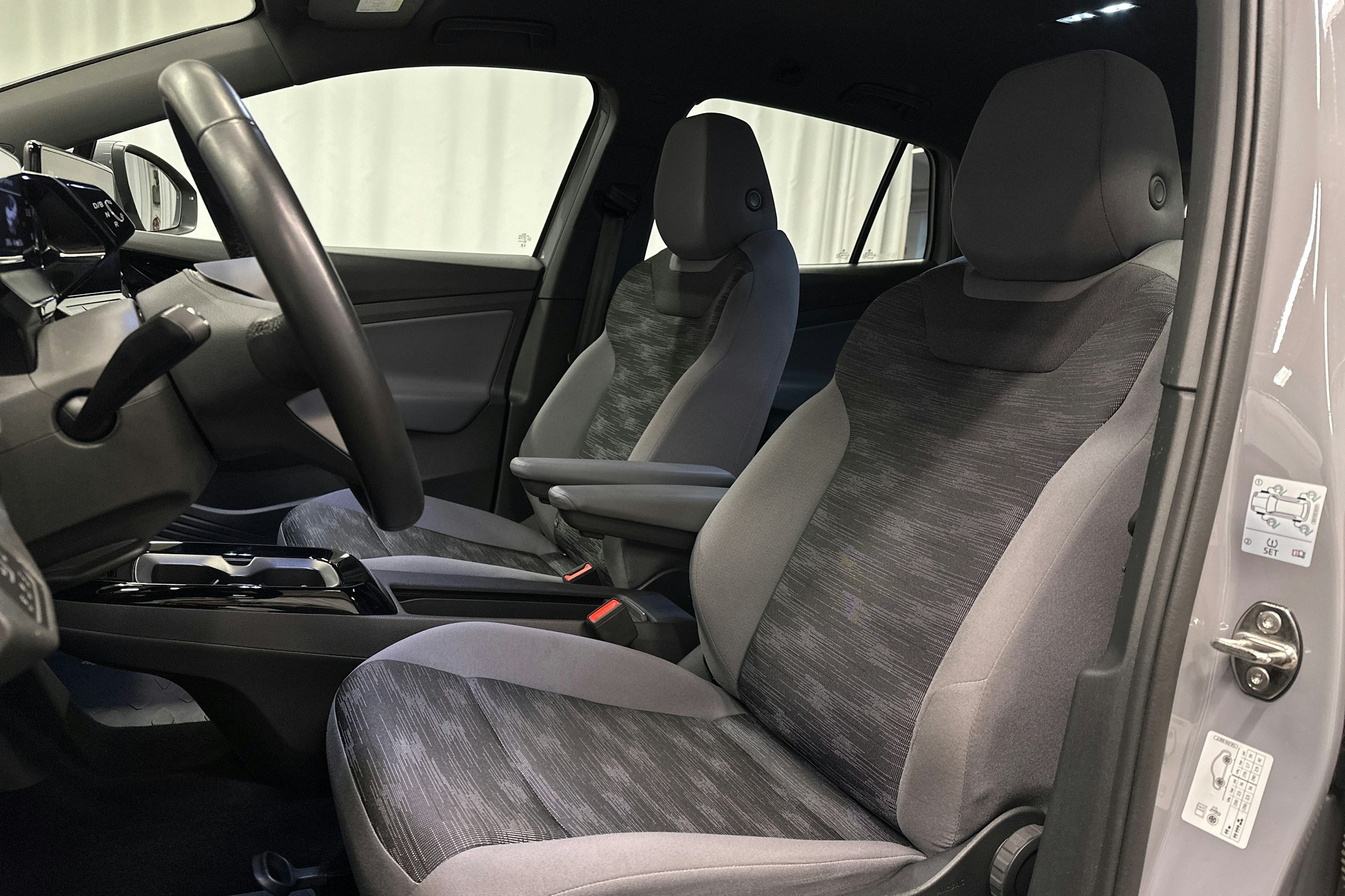 harmaa Volkswagen ID.4 2023 kuva 13.