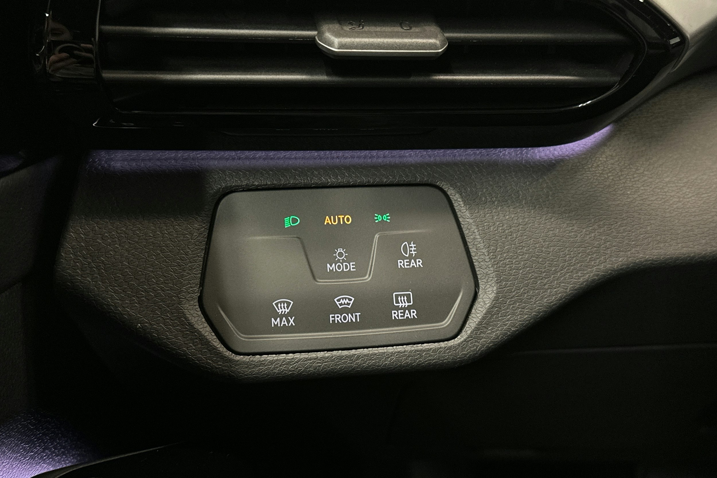 harmaa Volkswagen ID.4 2023 kuva 17.