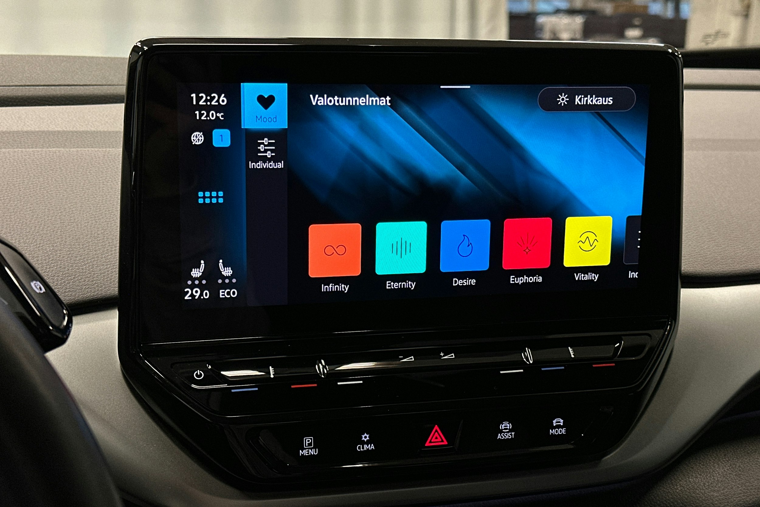 harmaa Volkswagen ID.4 2023 kuva 23.