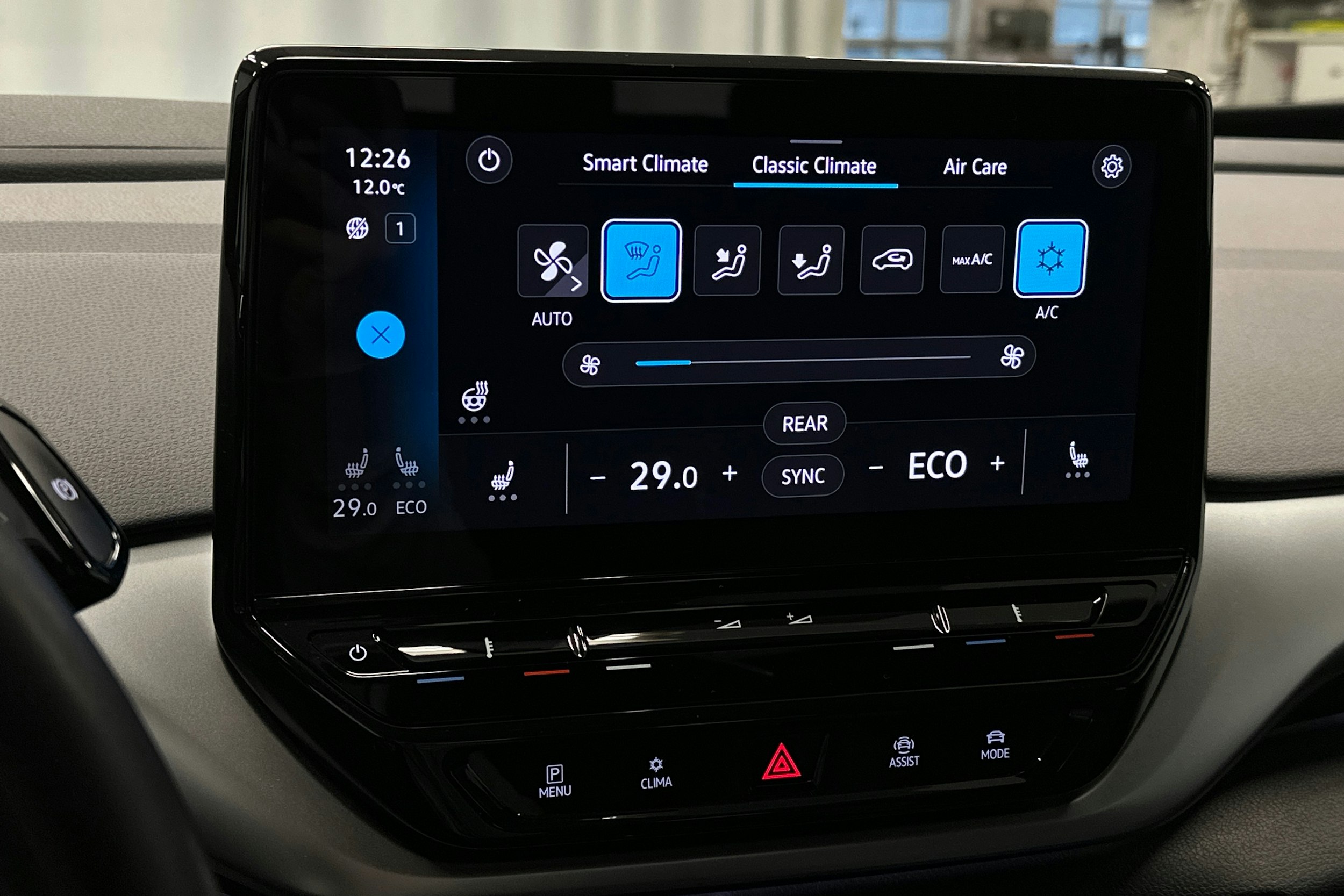 harmaa Volkswagen ID.4 2023 kuva 25.