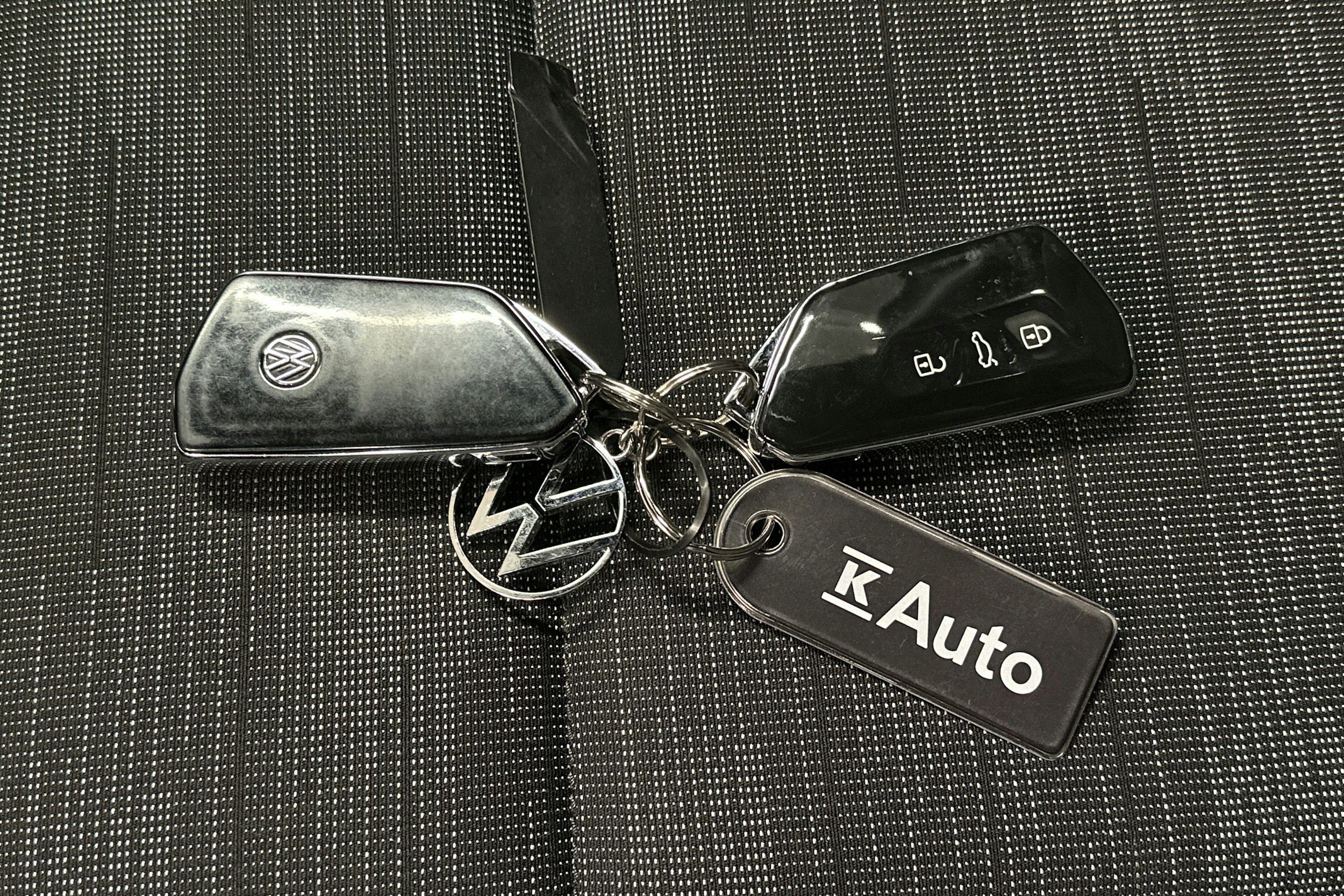 harmaa Volkswagen ID.4 2023 kuva 30.