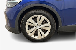 sininen Volkswagen ID.4 2023 kuva 9.