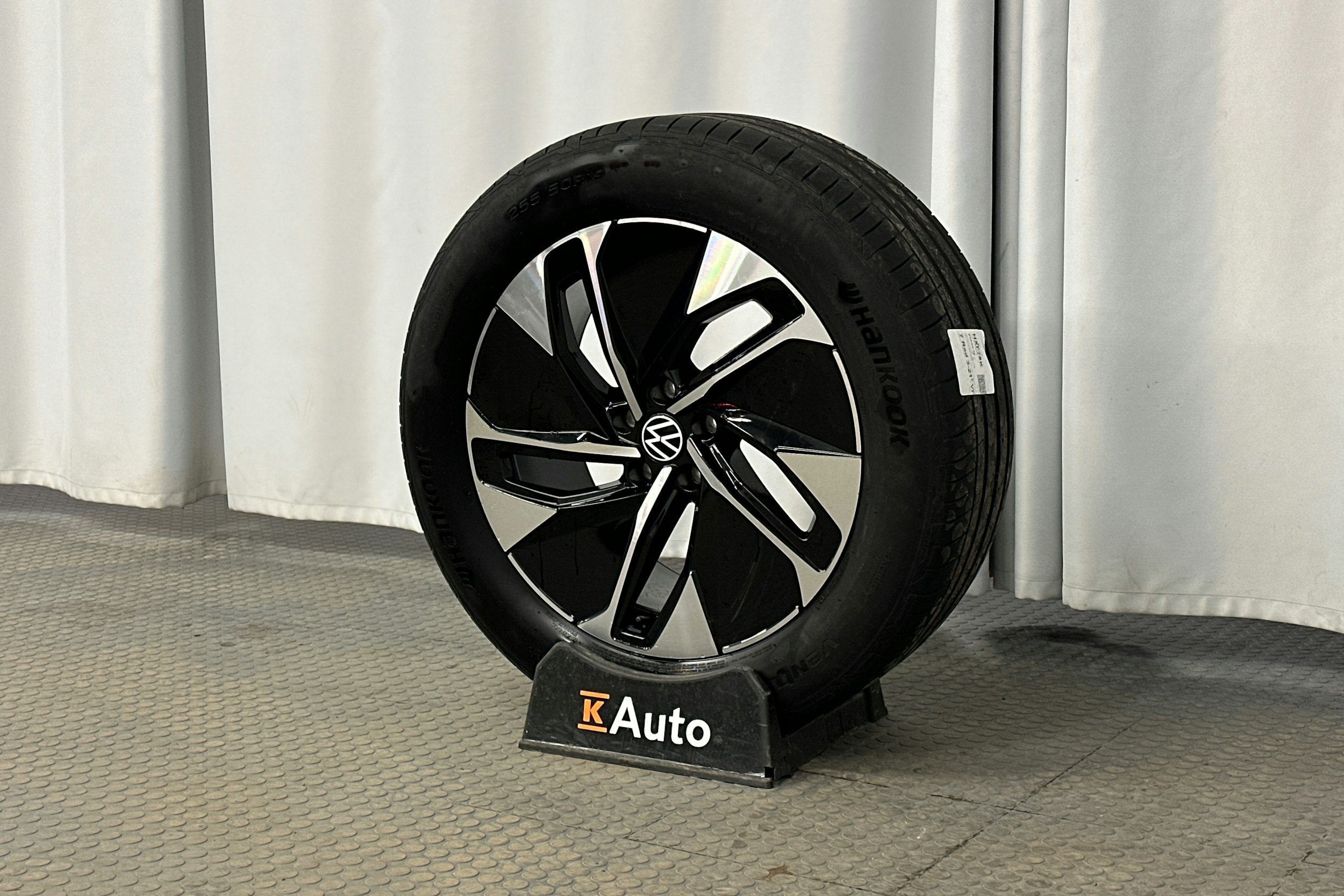 sininen Volkswagen ID.4 2023 kuva 10.