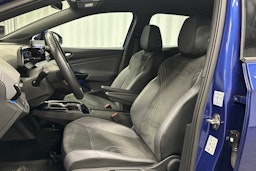 sininen Volkswagen ID.4 2023 kuva 13.