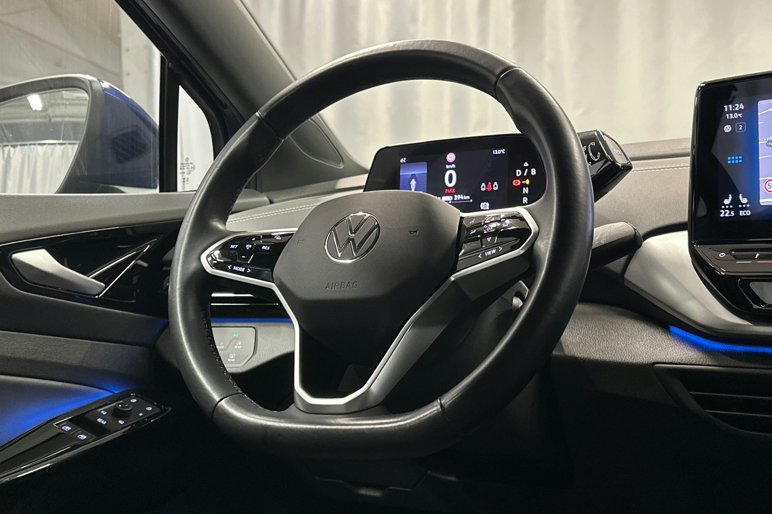 sininen Volkswagen ID.4 2023 kuva 14.