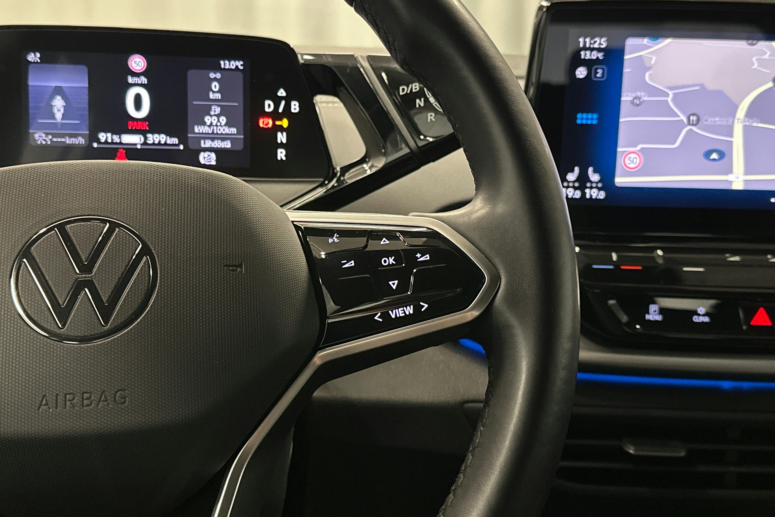 sininen Volkswagen ID.4 2023 kuva 16.