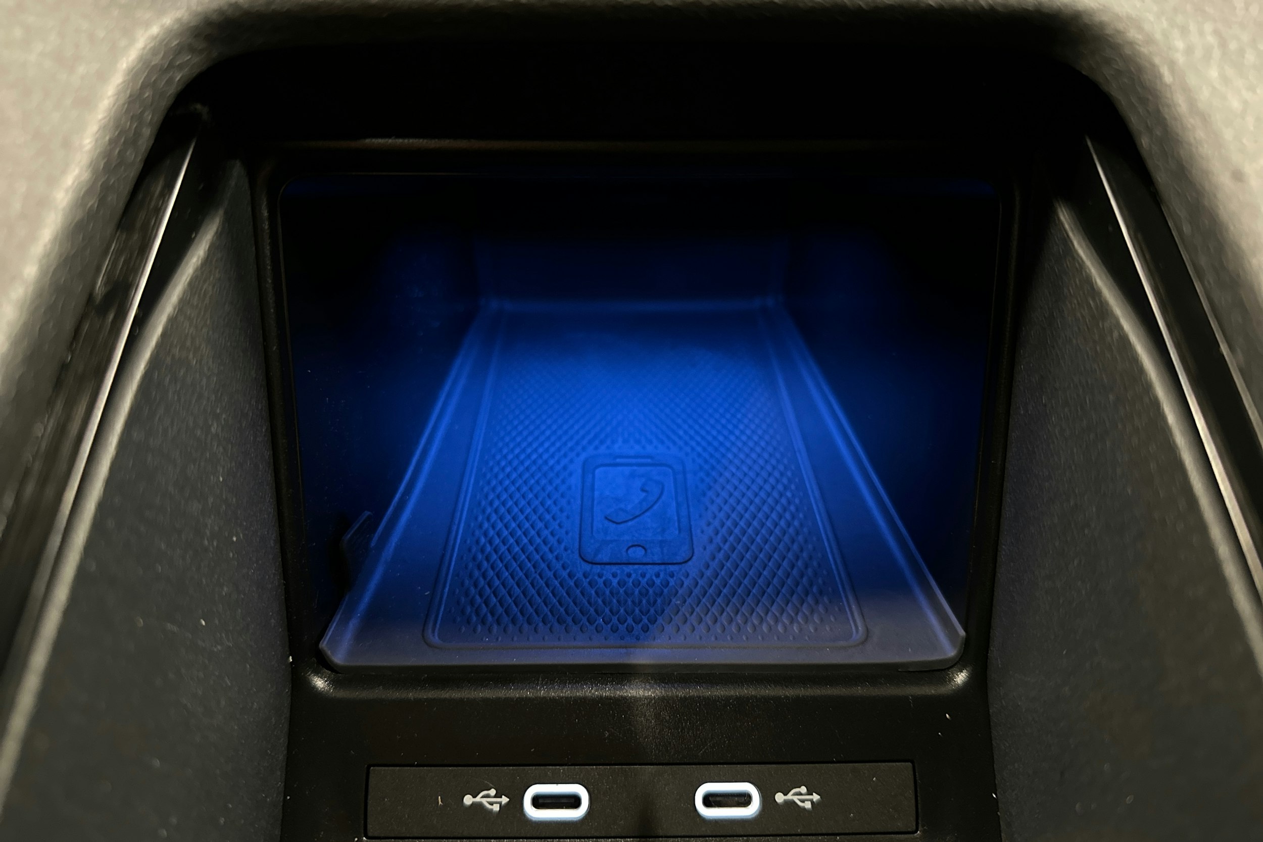 sininen Volkswagen ID.4 2023 kuva 18.