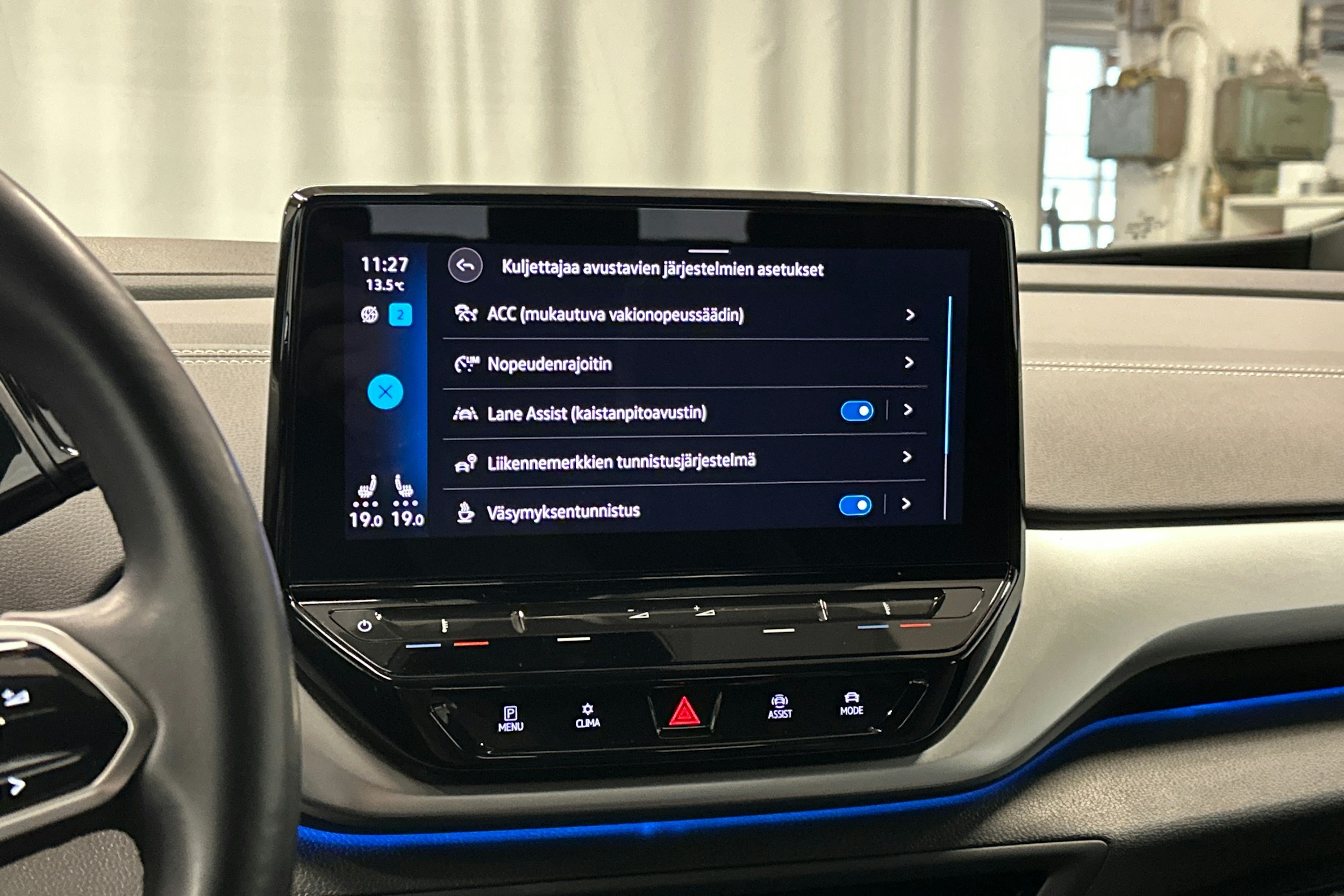 sininen Volkswagen ID.4 2023 kuva 21.