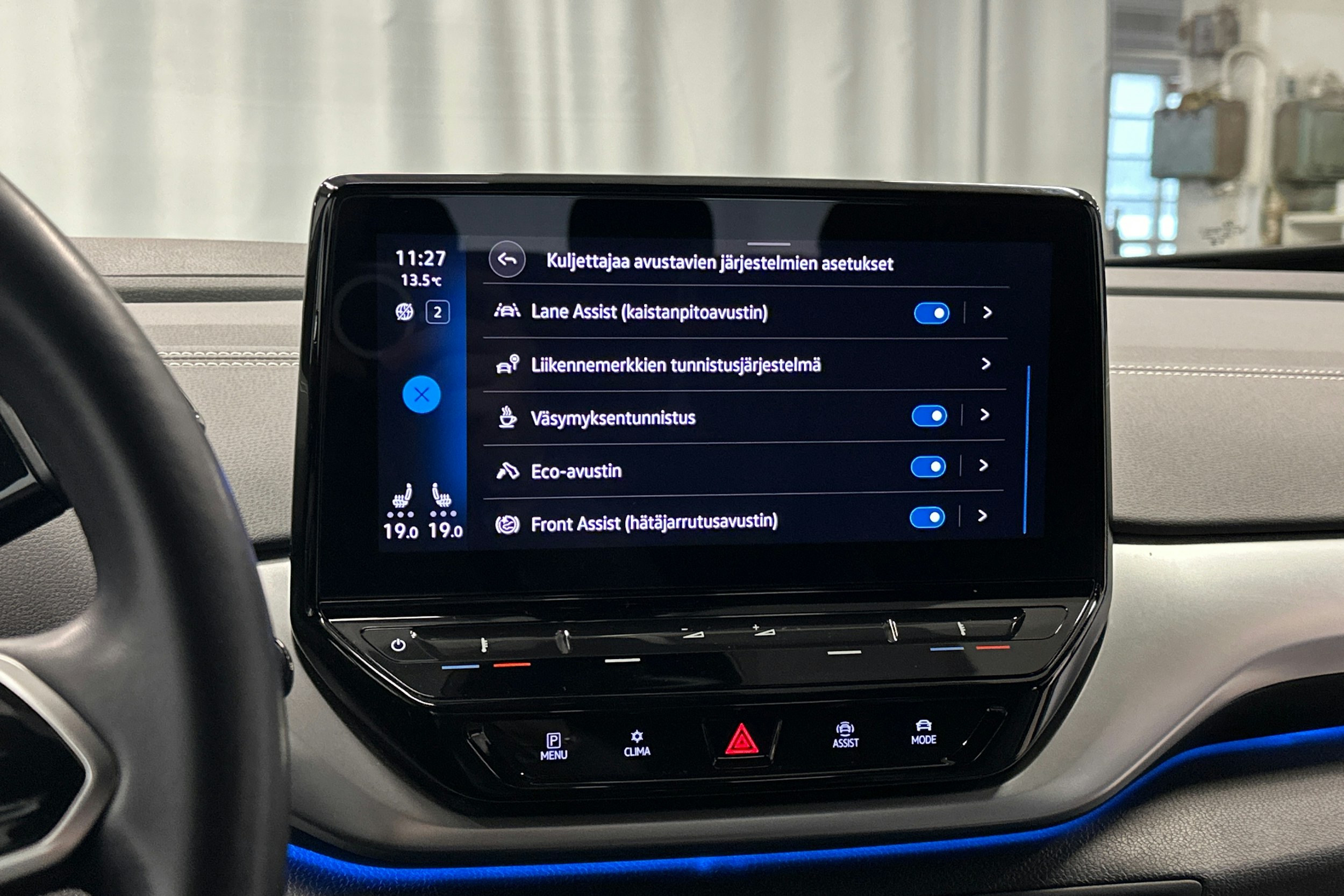 sininen Volkswagen ID.4 2023 kuva 22.