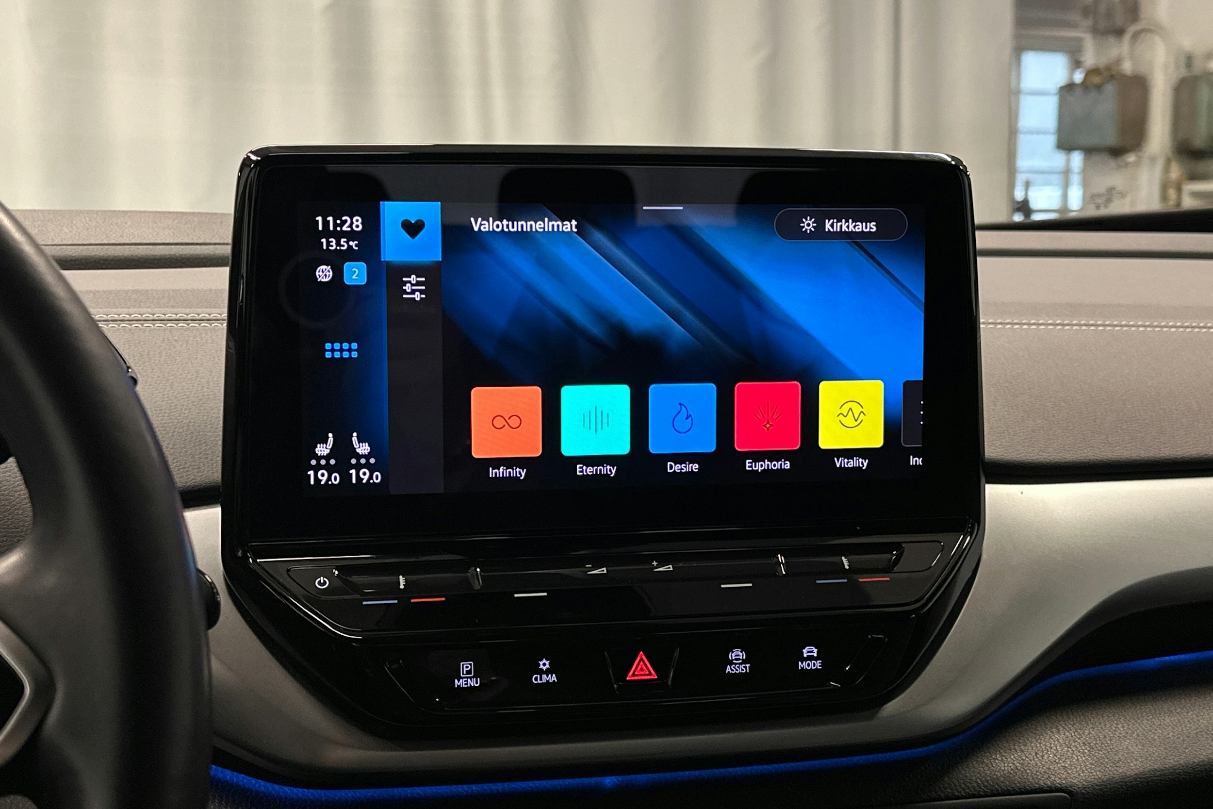 sininen Volkswagen ID.4 2023 kuva 25.