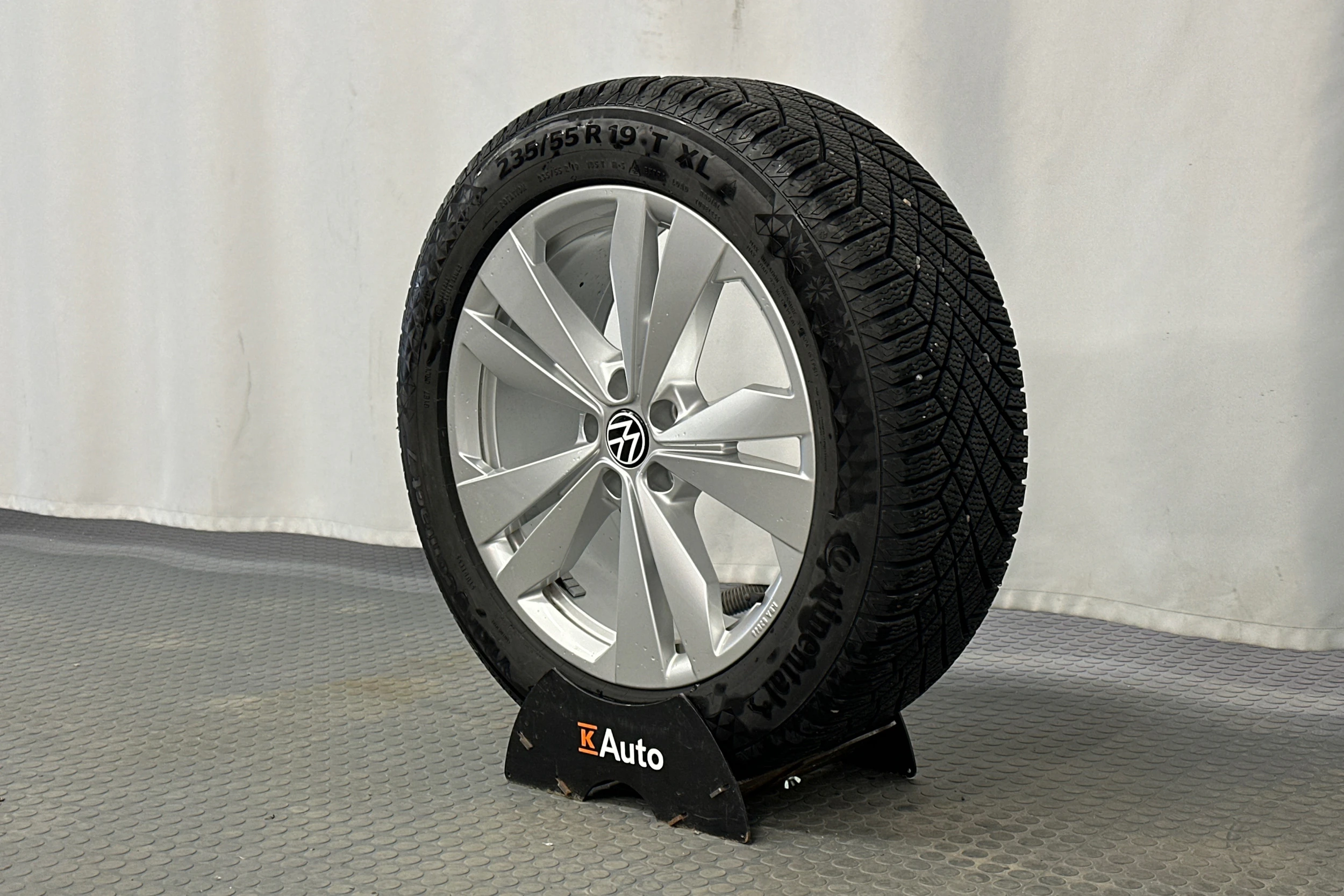 musta Volkswagen ID.4 2023 kuva 13.