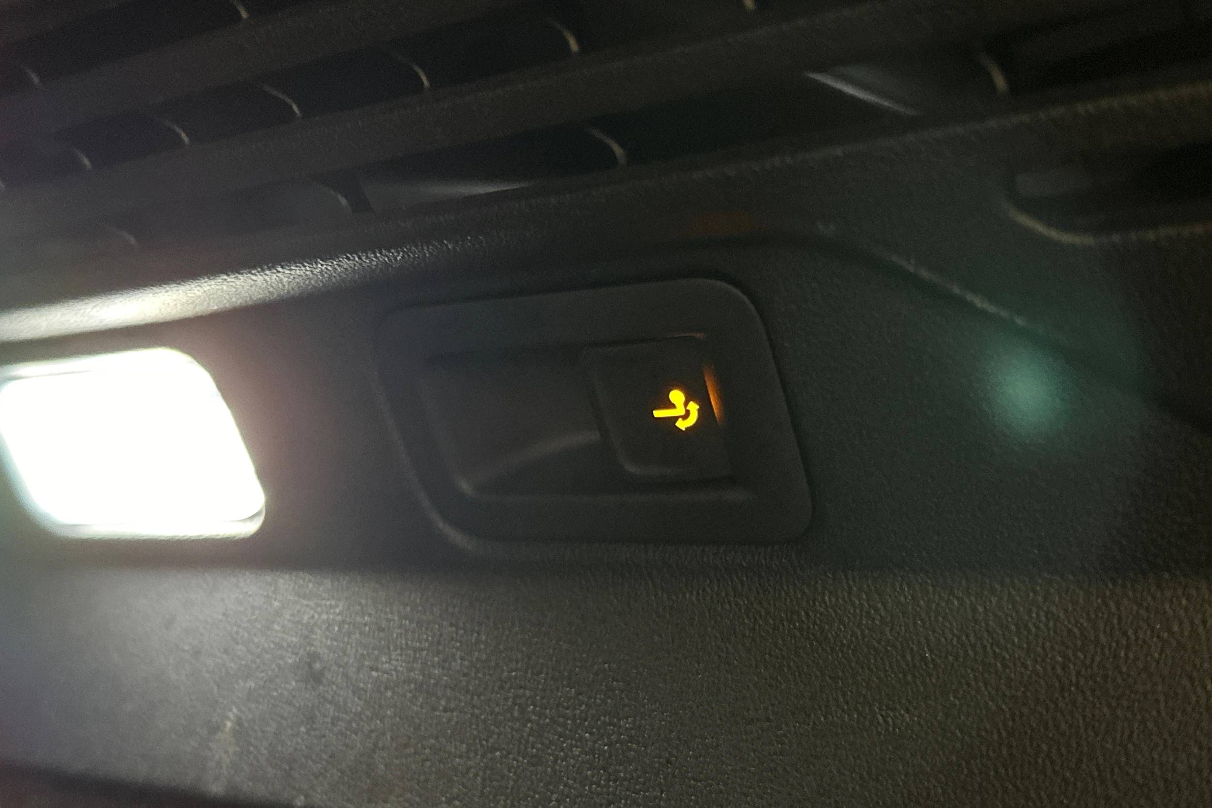 musta Volkswagen ID.4 2023 kuva 17.