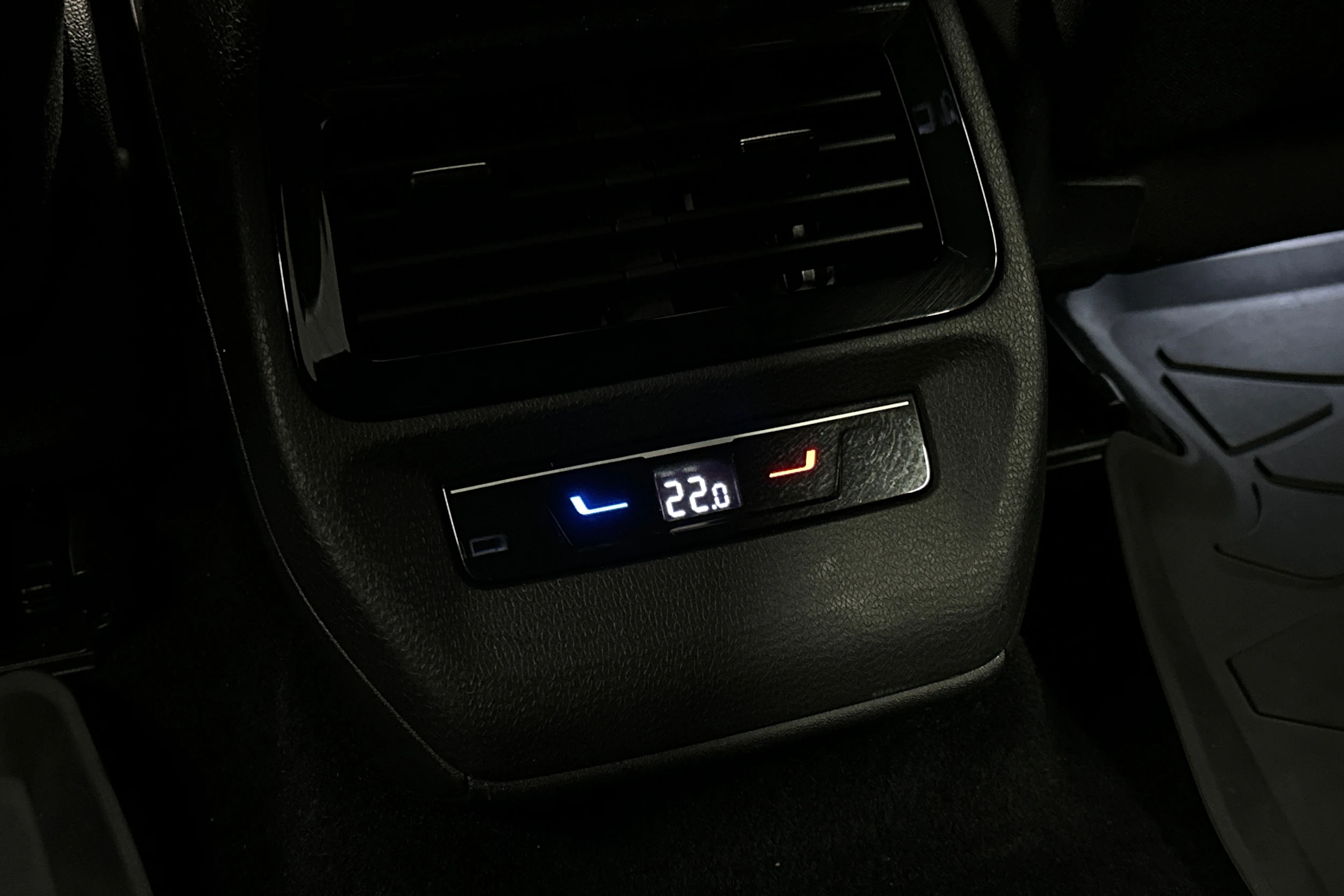 musta Volkswagen ID.4 2023 kuva 18.