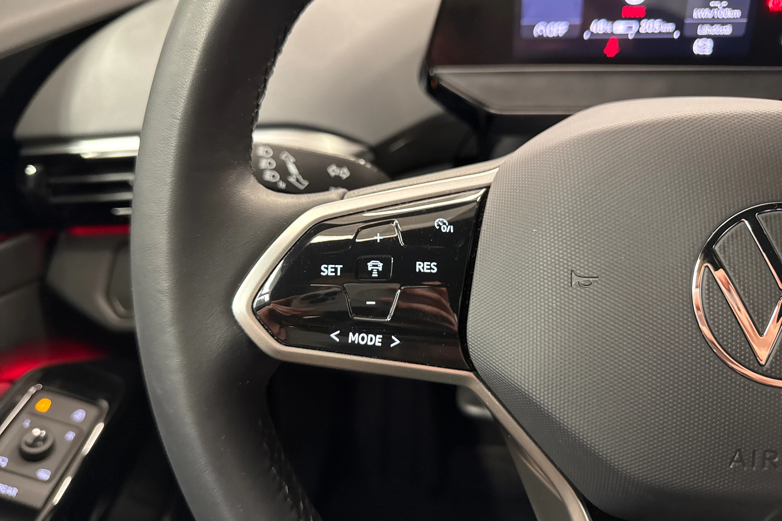 valkoinen Volkswagen ID.4 2023 kuva 11.