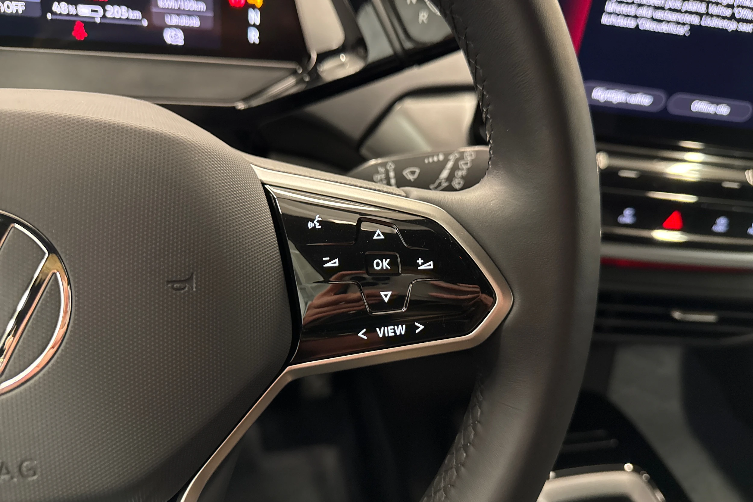 valkoinen Volkswagen ID.4 2023 kuva 12.