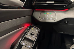 valkoinen Volkswagen ID.4 2023 kuva 13.