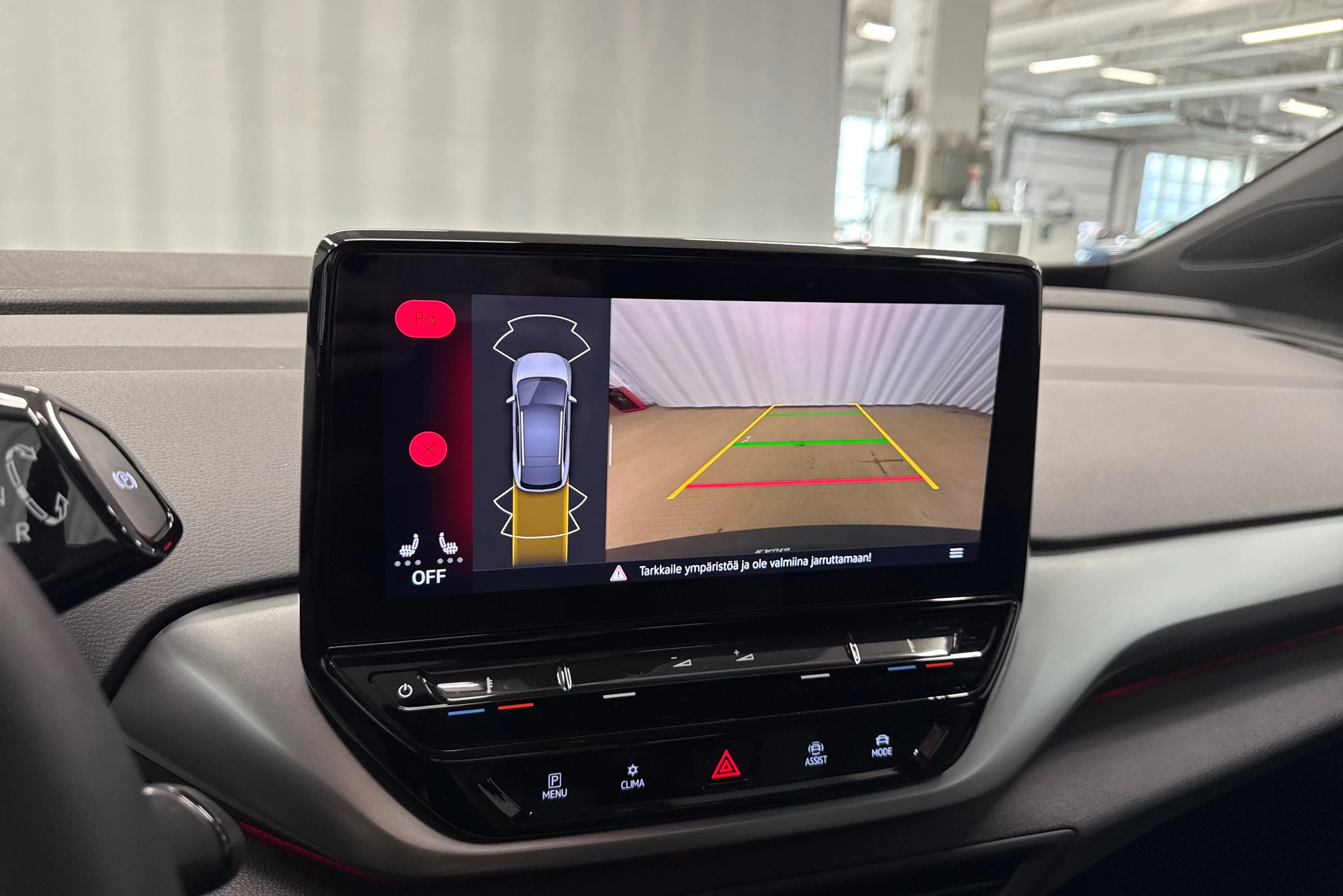 valkoinen Volkswagen ID.4 2023 kuva 15.