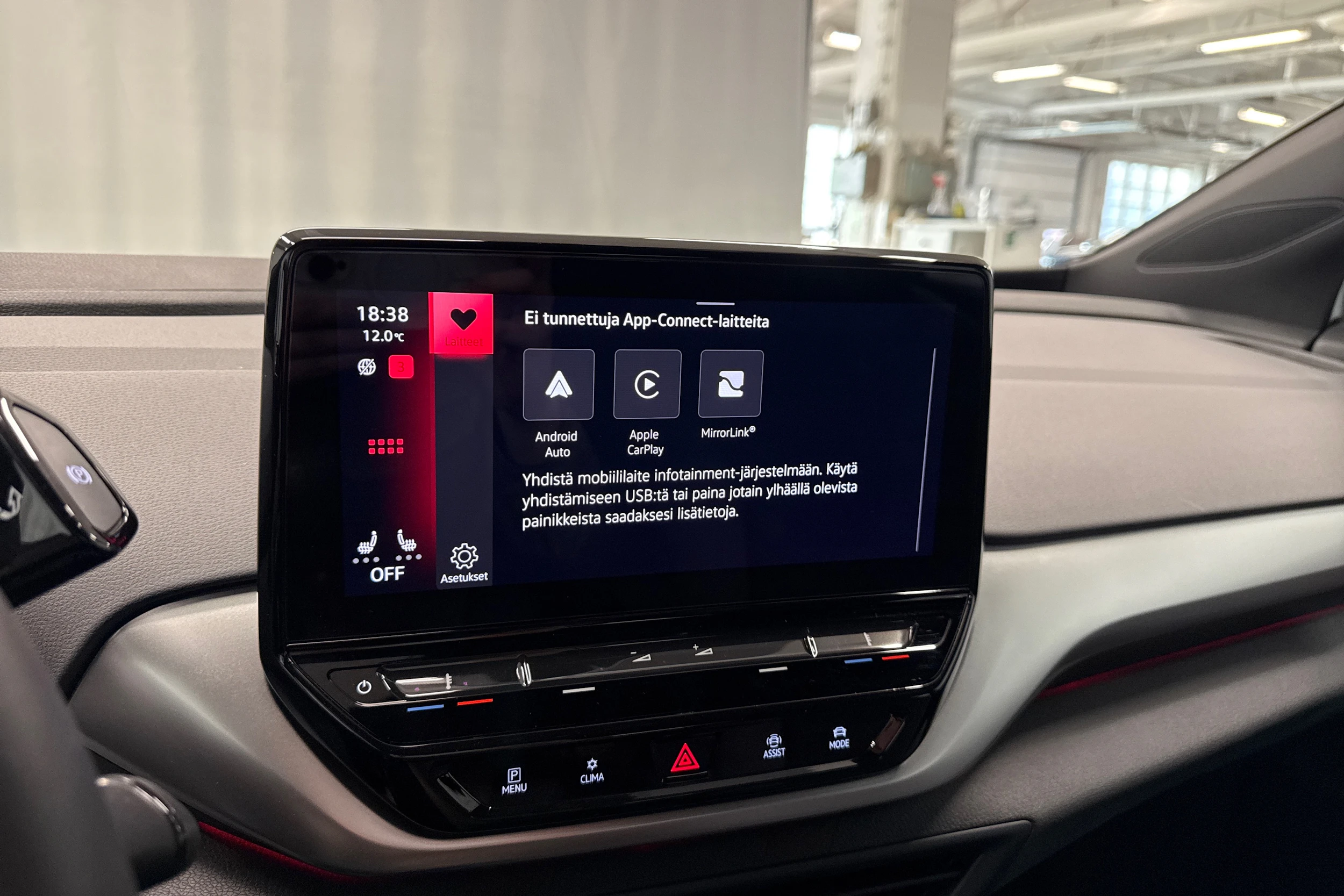 valkoinen Volkswagen ID.4 2023 kuva 16.