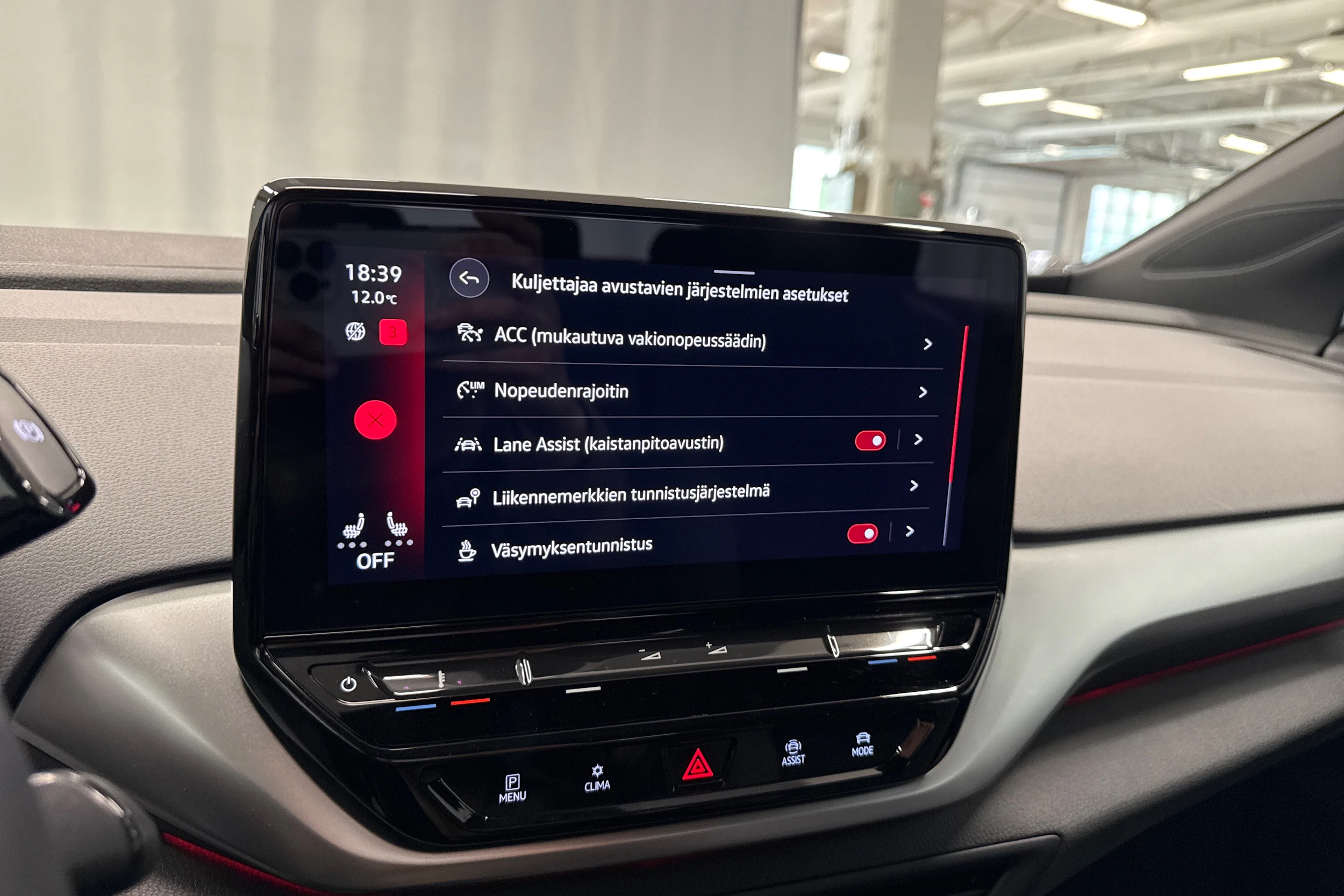 valkoinen Volkswagen ID.4 2023 kuva 19.