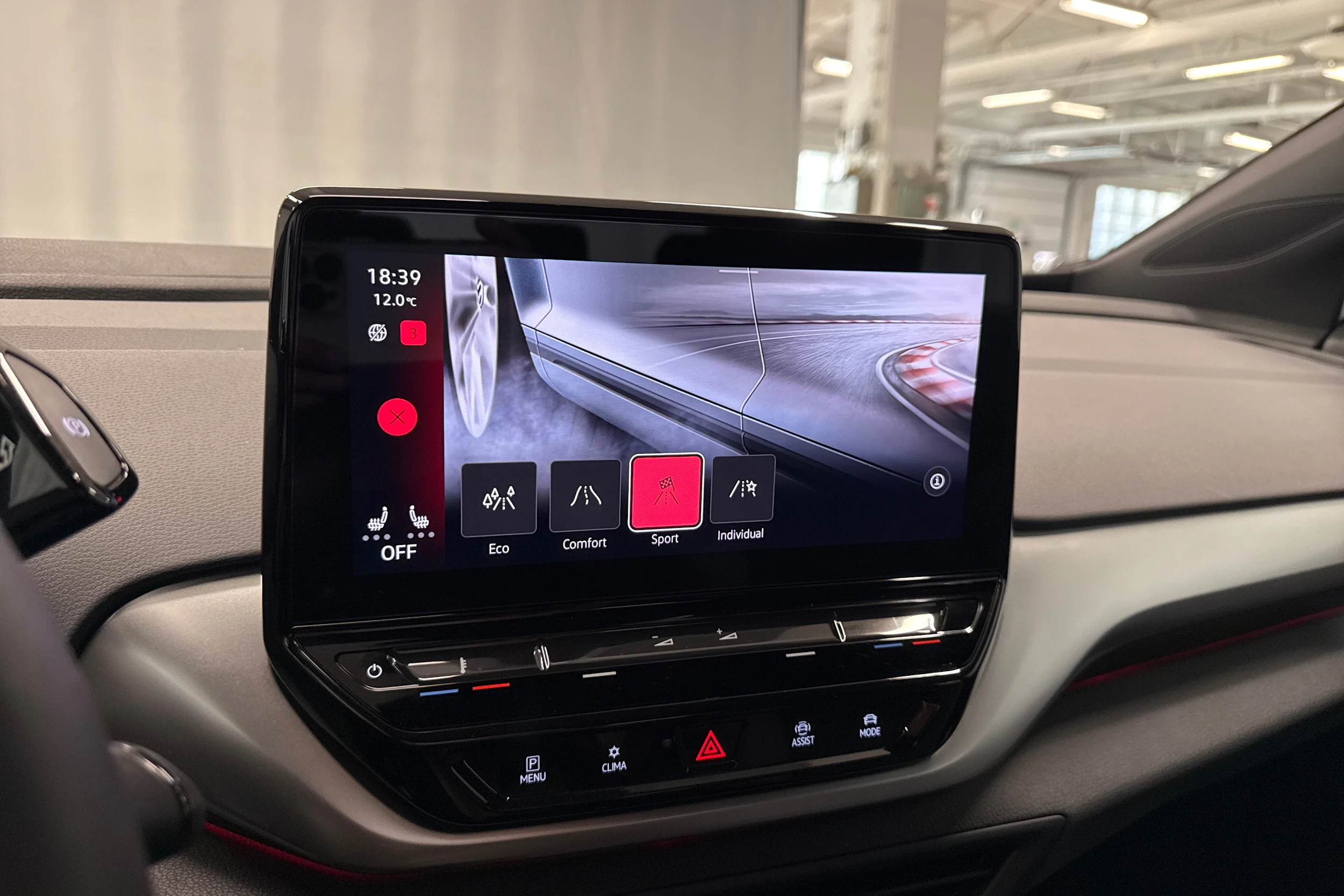 valkoinen Volkswagen ID.4 2023 kuva 21.