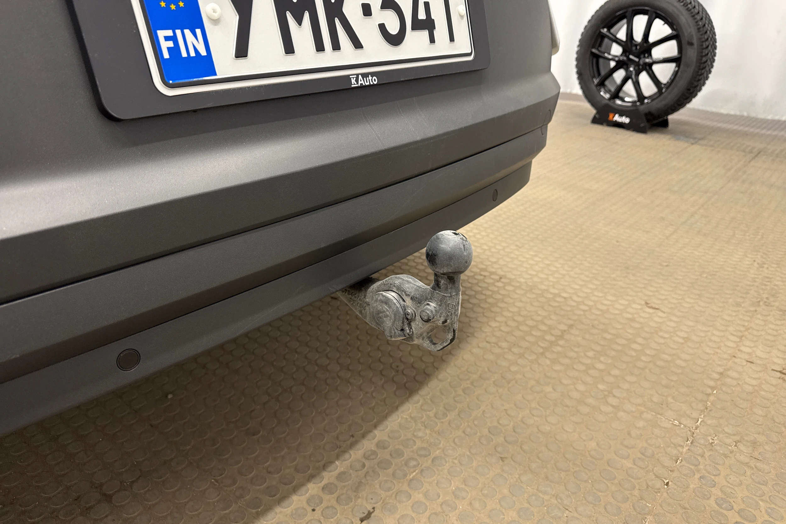 valkoinen Volkswagen ID.4 2023 kuva 24.