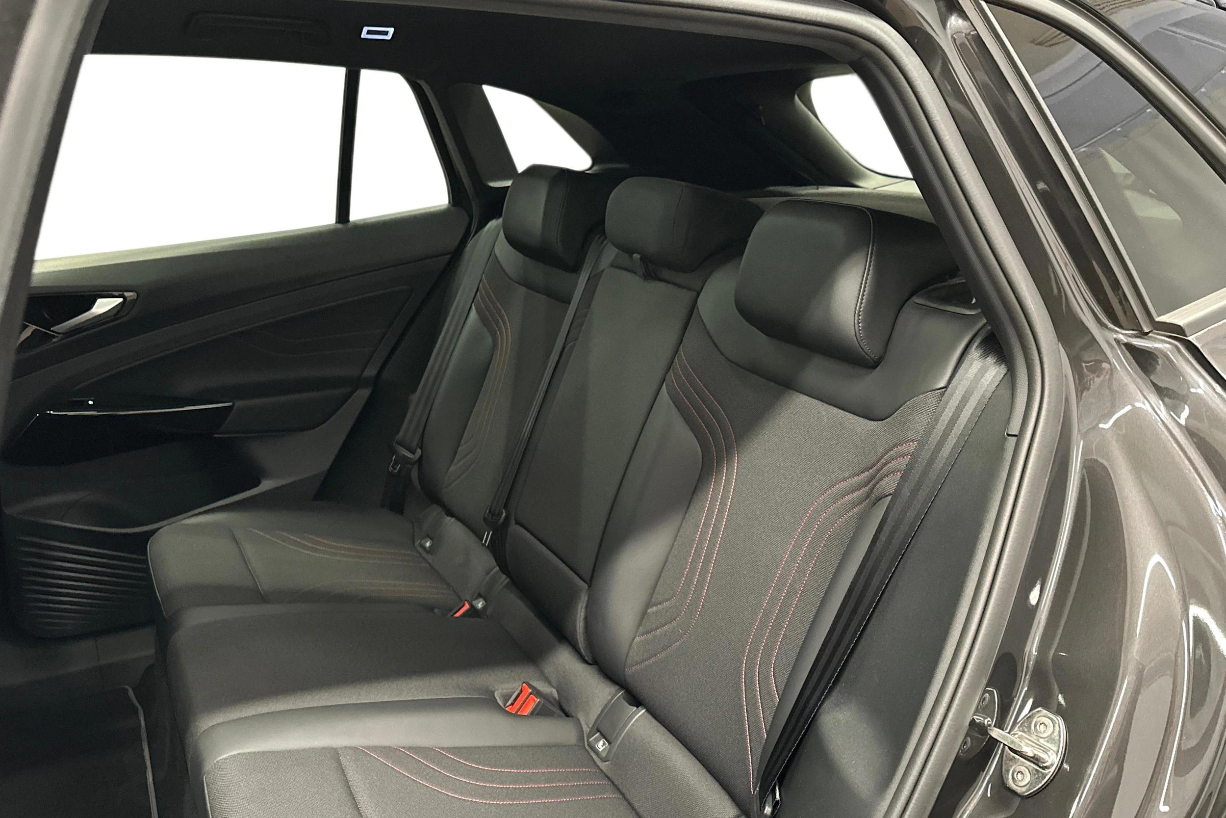 harmaa Volkswagen ID.4 2023 kuva 11.