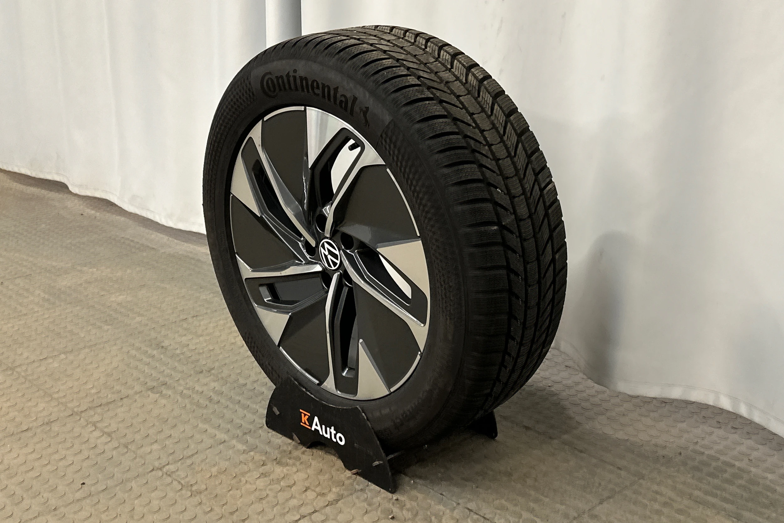 harmaa Volkswagen ID.4 2023 kuva 15.