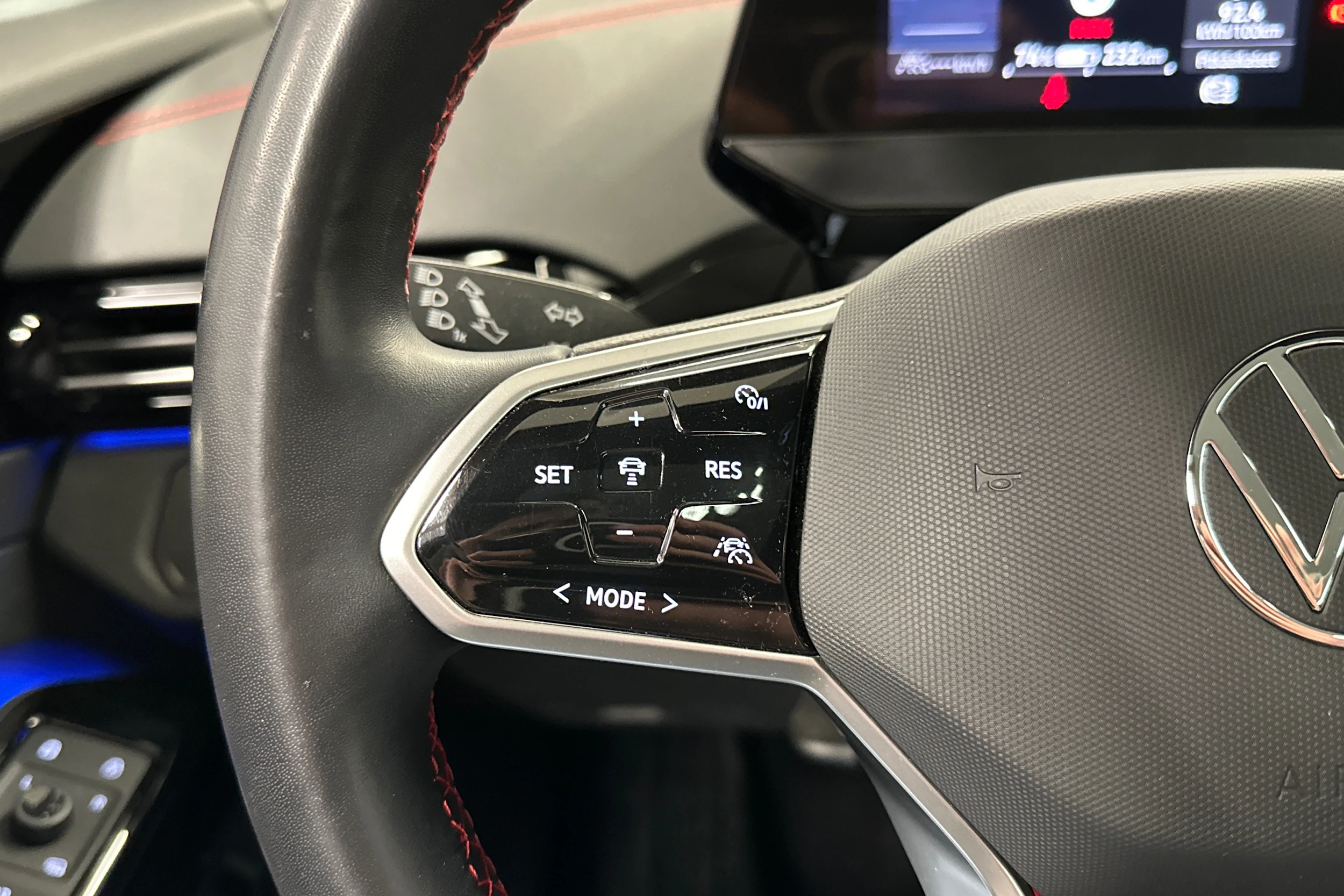 harmaa Volkswagen ID.4 2023 kuva 16.