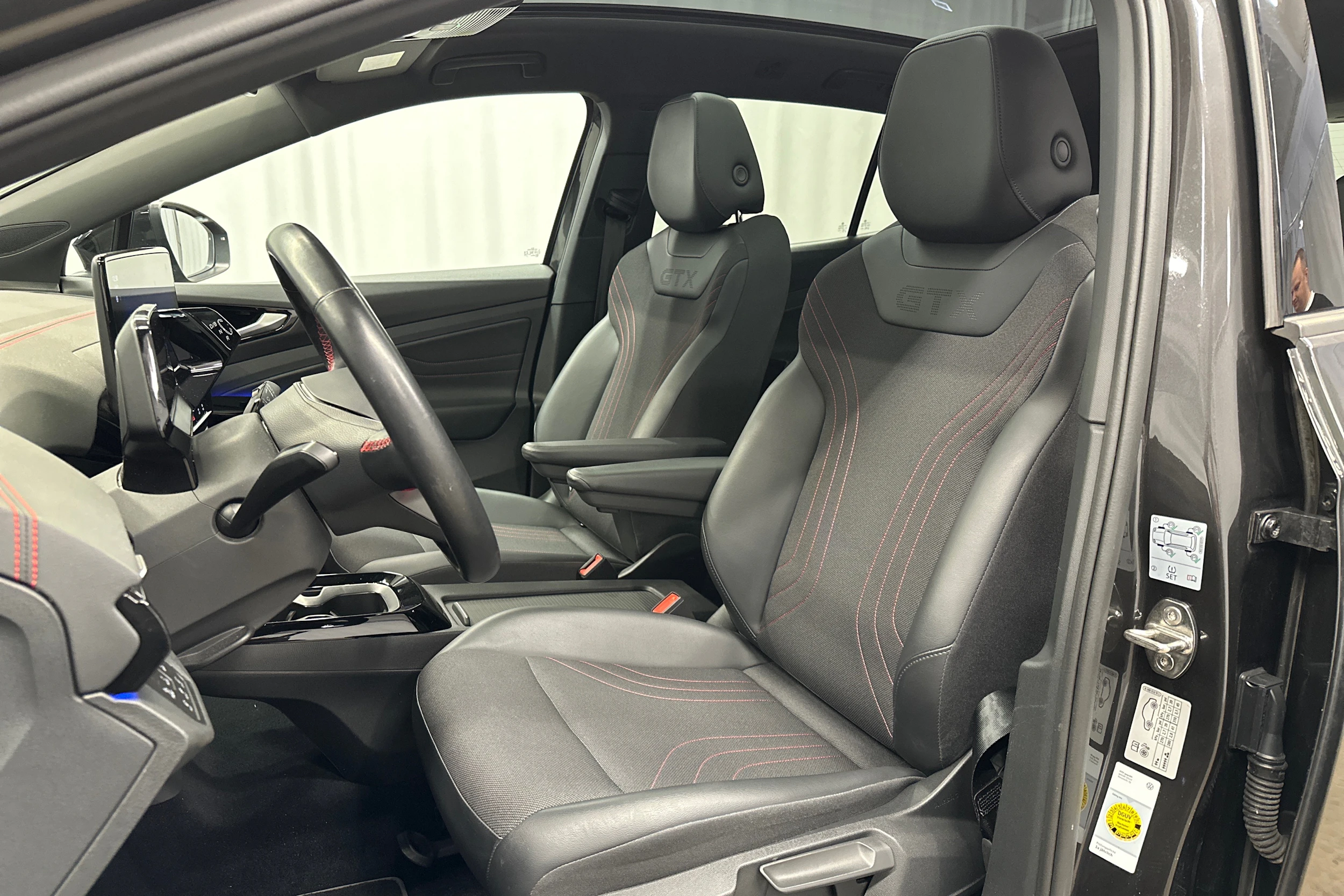 harmaa Volkswagen ID.4 2023 kuva 29.