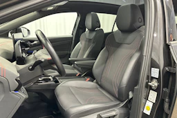 harmaa Volkswagen ID.4 2023 kuva 29.