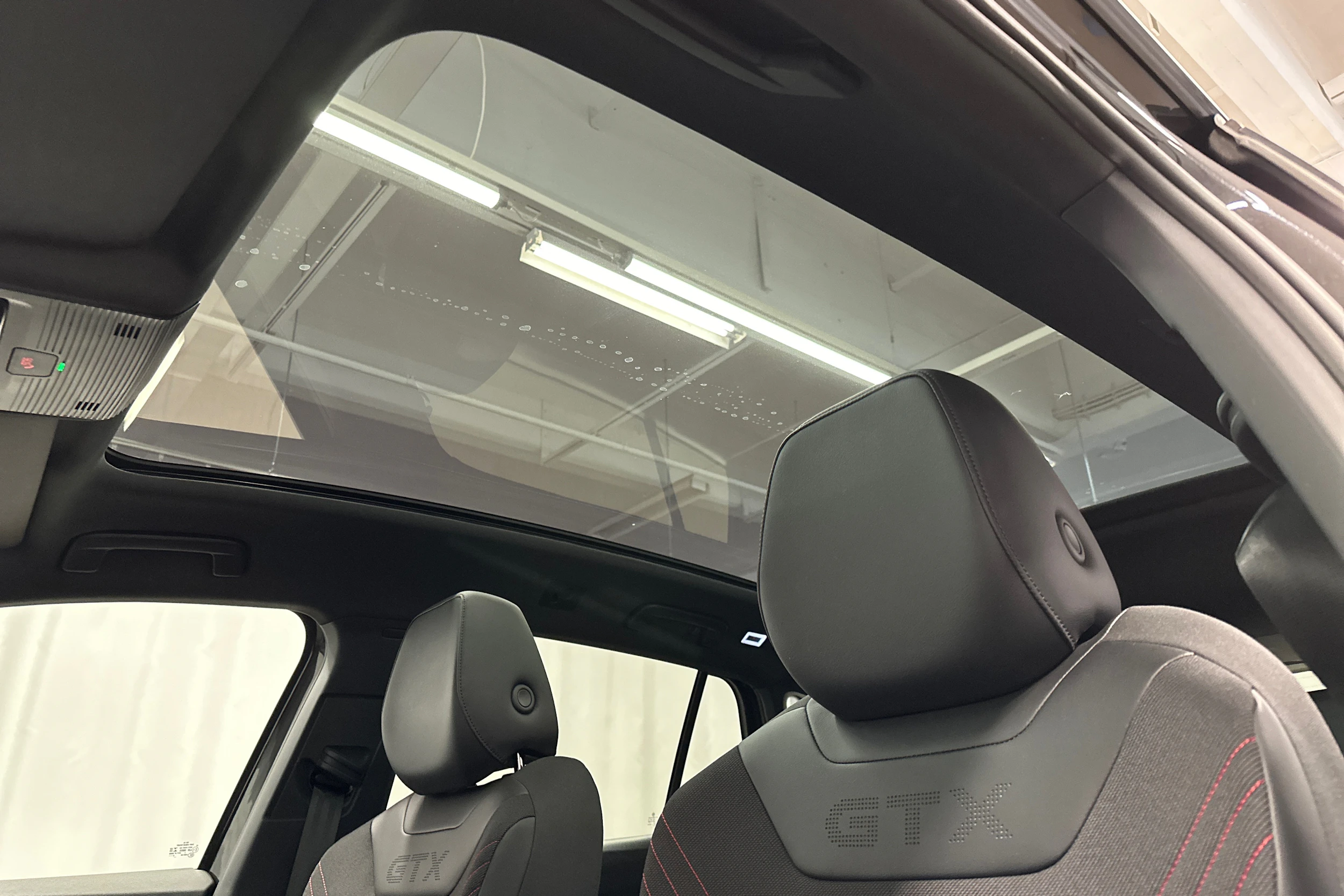 harmaa Volkswagen ID.4 2023 kuva 30.