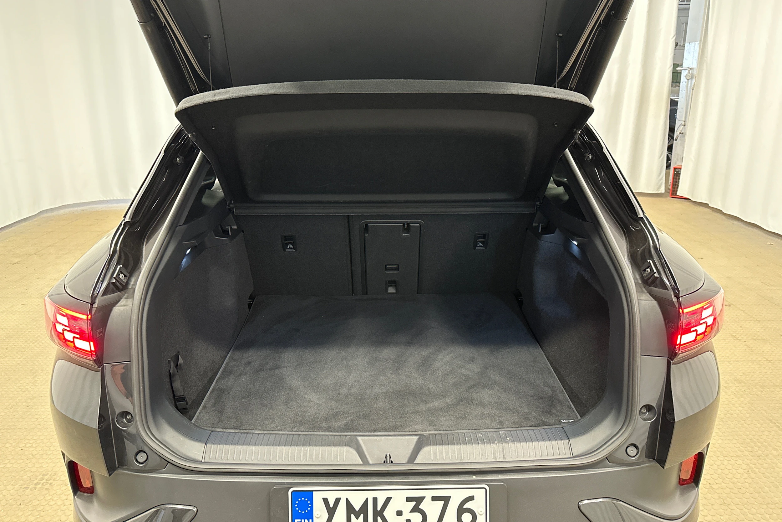 harmaa Volkswagen ID.4 2023 kuva 31.