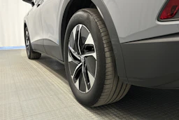 harmaa Volkswagen ID.4 2023 kuva 13.