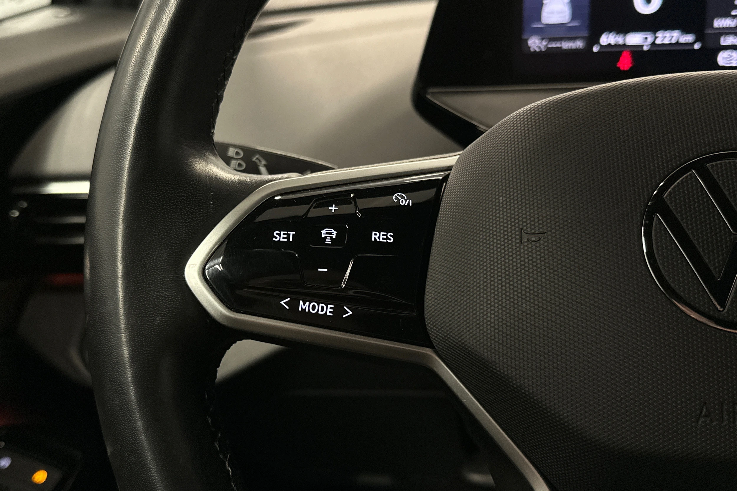 harmaa Volkswagen ID.4 2023 kuva 19.