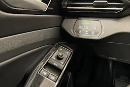 valkoinen Volkswagen ID.4 2023 kuva 15.