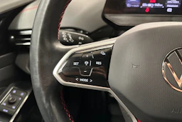 valkoinen Volkswagen ID.4 2023 kuva 16.