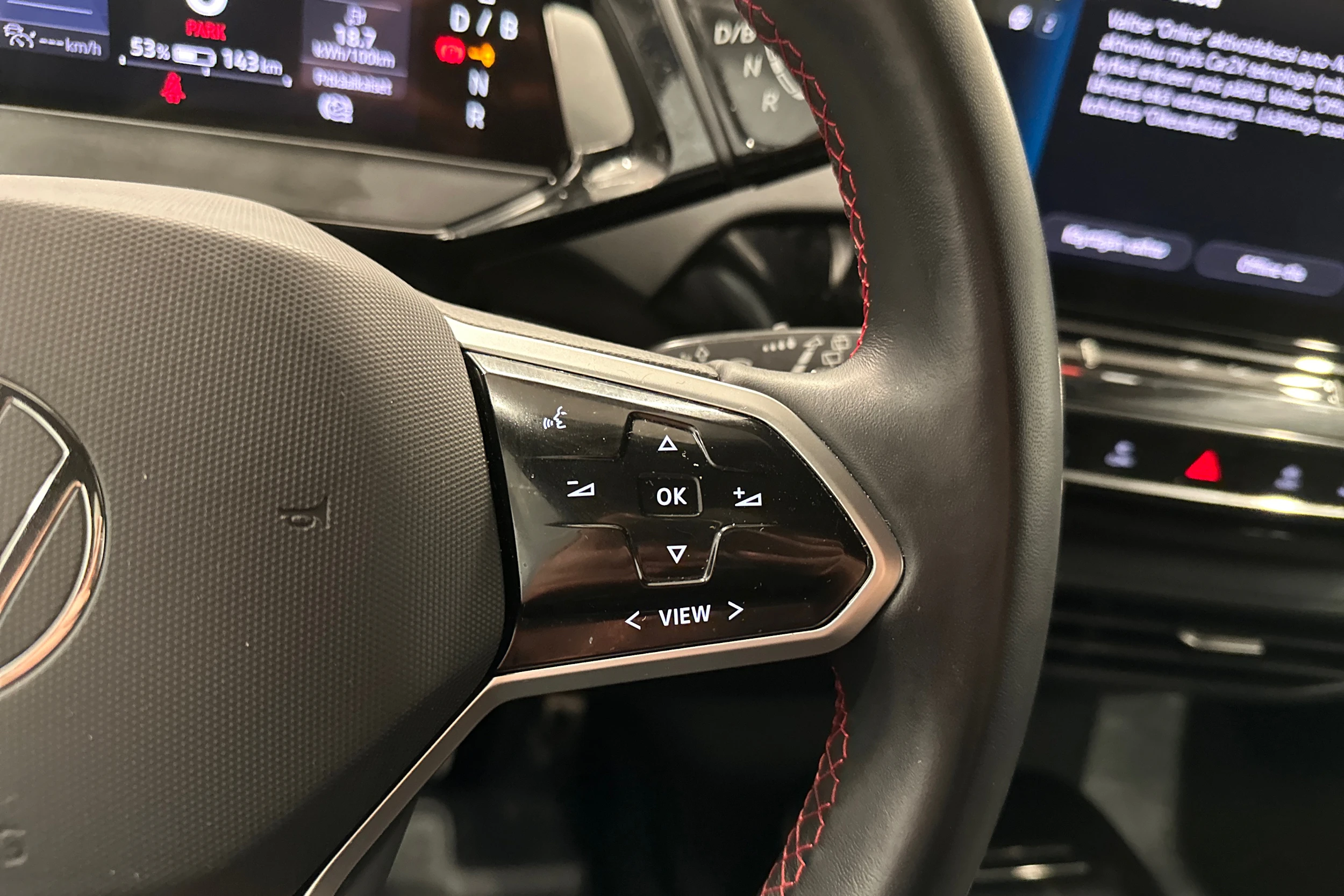 valkoinen Volkswagen ID.4 2023 kuva 17.