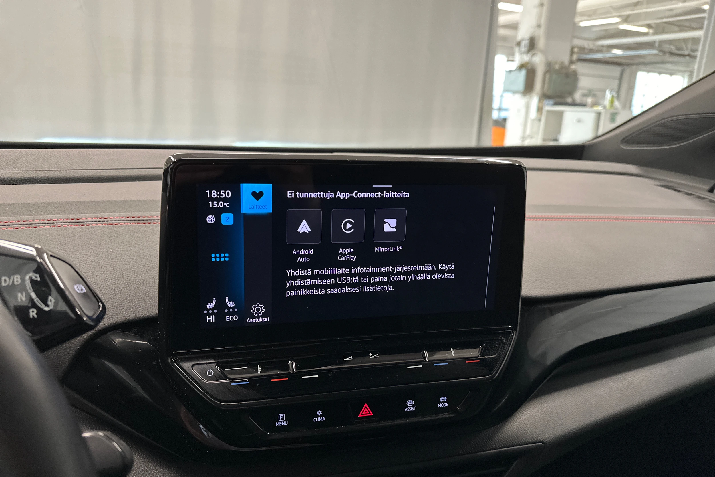 valkoinen Volkswagen ID.4 2023 kuva 22.