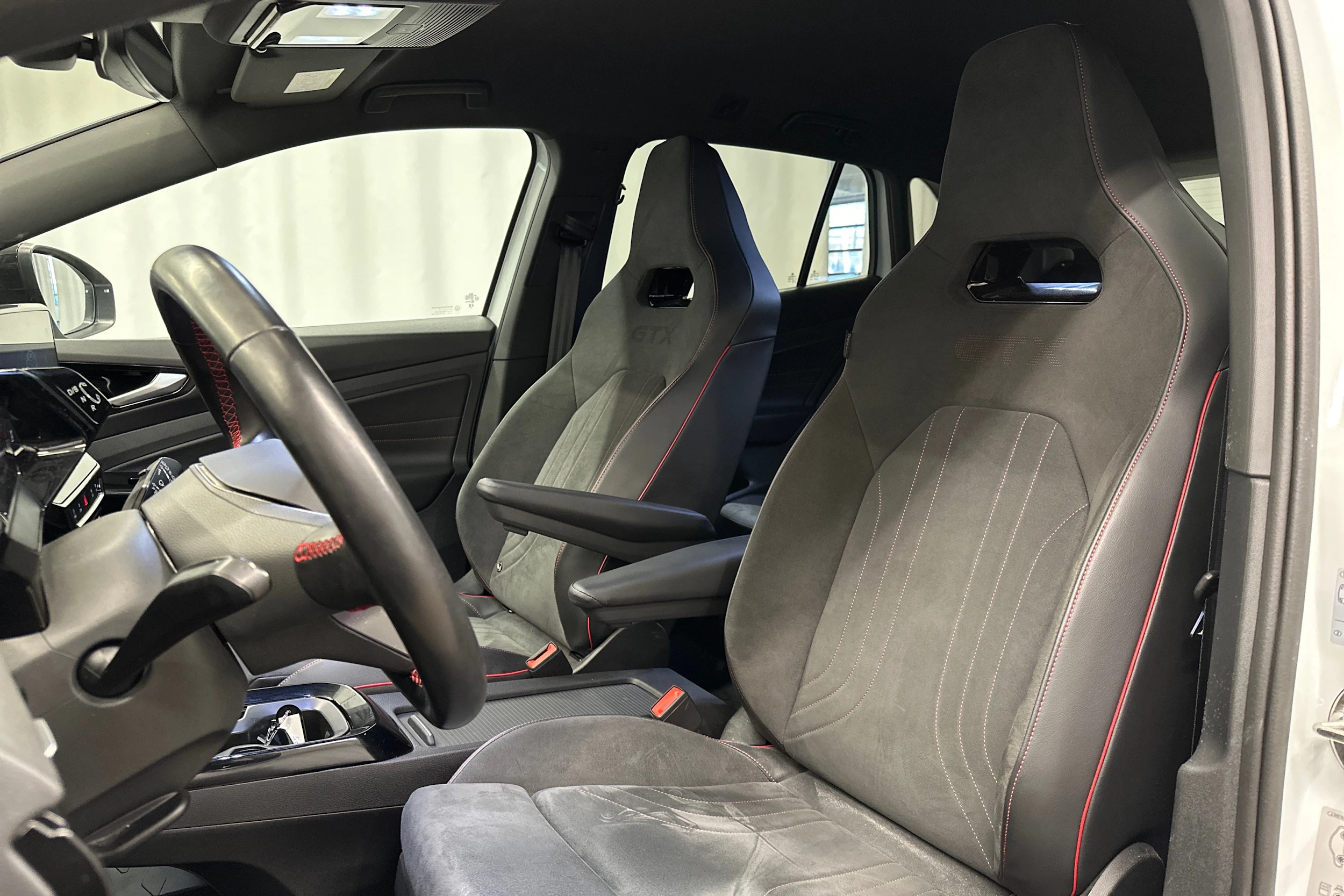 valkoinen Volkswagen ID.4 2023 kuva 24.