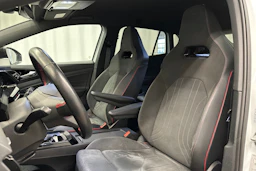 valkoinen Volkswagen ID.4 2023 kuva 24.