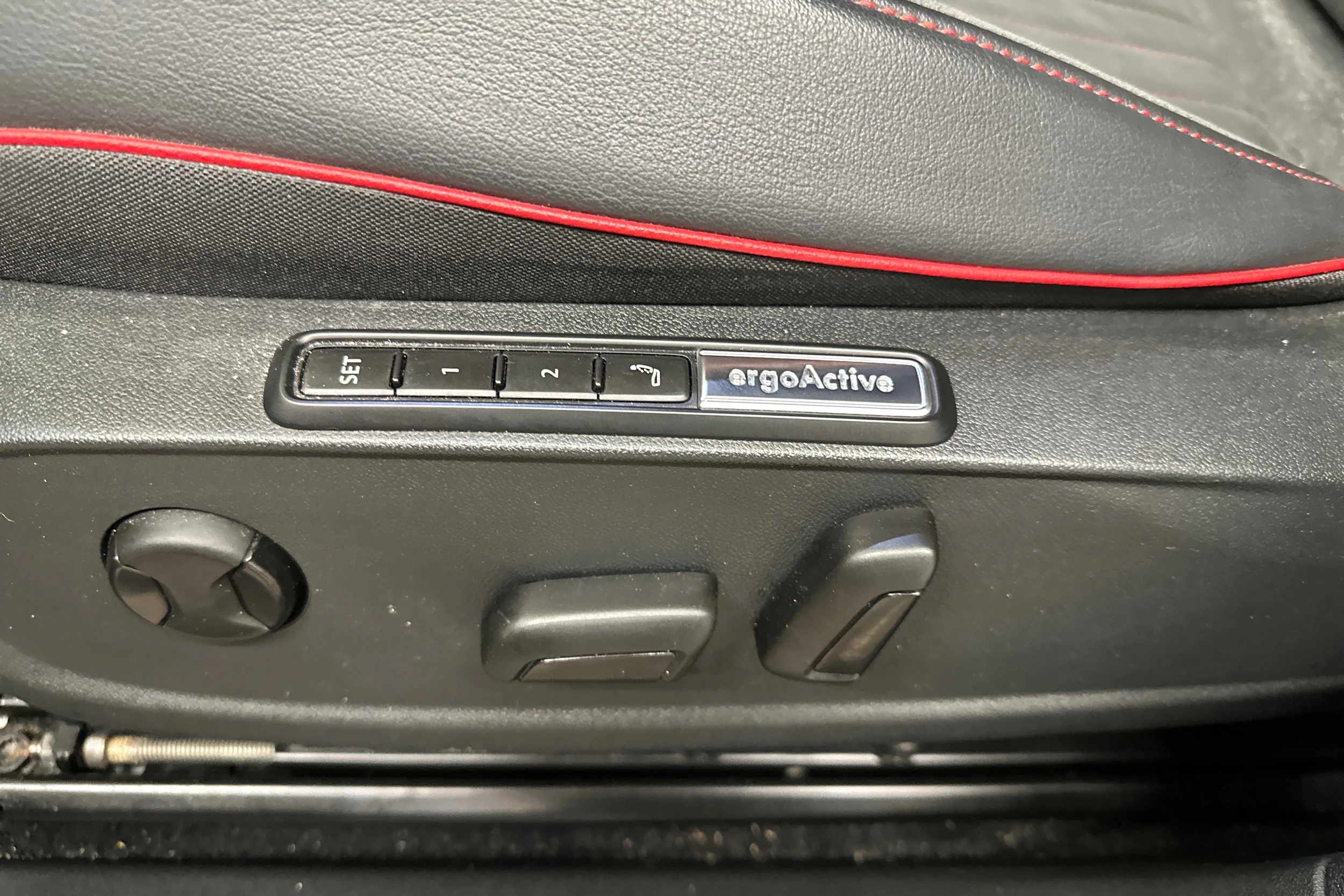 valkoinen Volkswagen ID.4 2023 kuva 25.