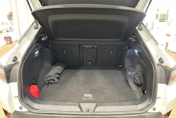 valkoinen Volkswagen ID.4 2023 kuva 26.