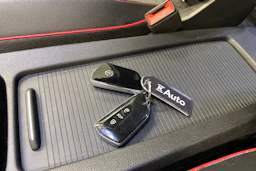 valkoinen Volkswagen ID.4 2023 kuva 27.