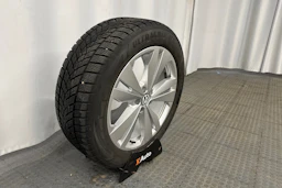 valkoinen Volkswagen ID.4 2023 kuva 14.