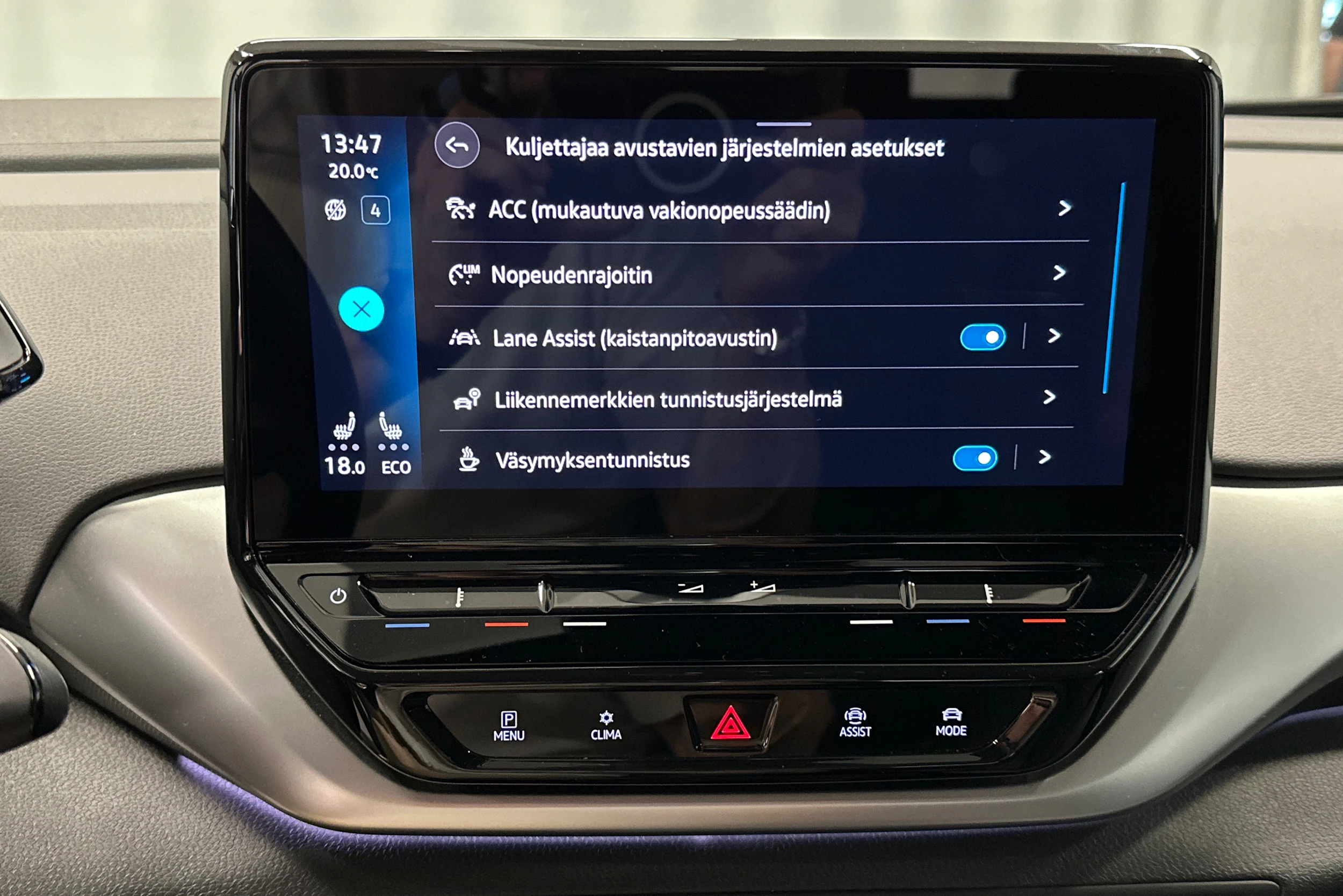 valkoinen Volkswagen ID.4 2023 kuva 21.