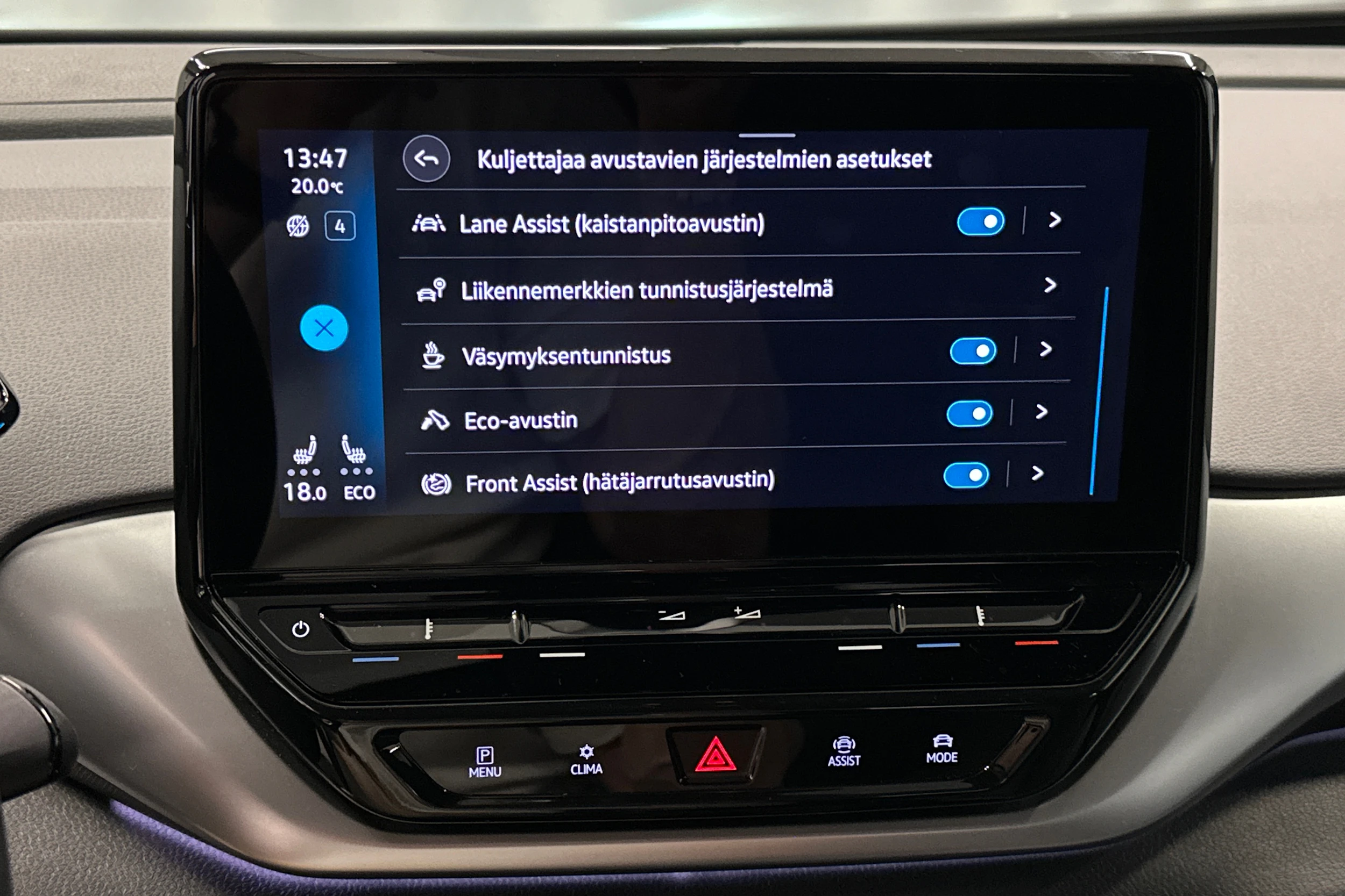 valkoinen Volkswagen ID.4 2023 kuva 22.