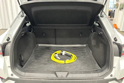 valkoinen Volkswagen ID.4 2023 kuva 27.
