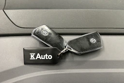 valkoinen Volkswagen ID.4 2023 kuva 30.